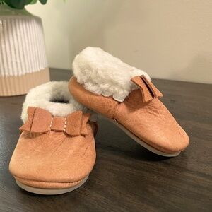 Freshly Picked hard sole bow moccasins (sz 3)